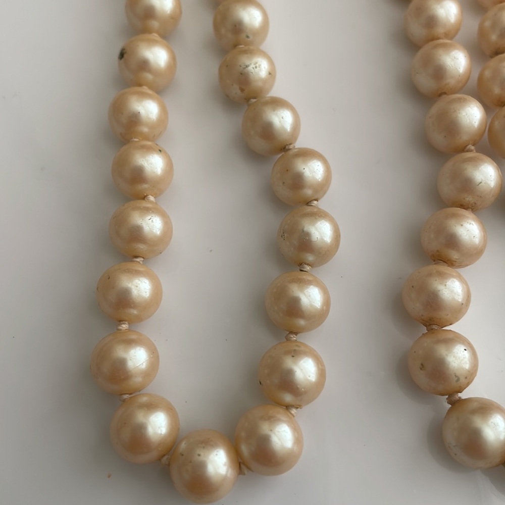 Vintage off white/pink faux pearls hand knotted - Picture 4 of 4
